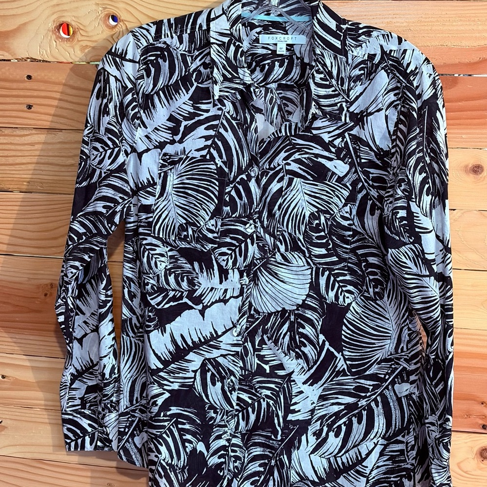 Foxcroft Black and White Leaf Pattern Wrinkle Free and Shaped Shirt